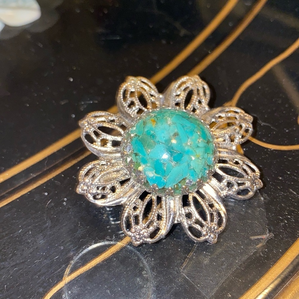 Vintage Filigree Silver Tone Crushed Turquoise Brooch Pin Flower 2” Stunning - Picture 1 of 3